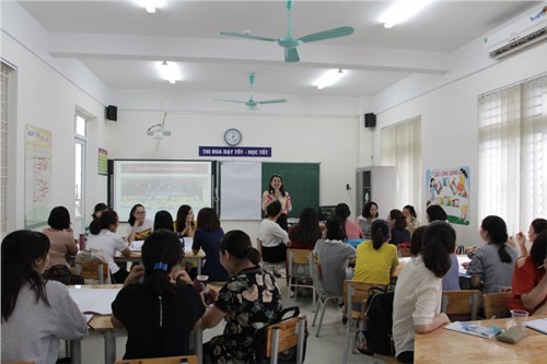 Giáo viên tiểu học Đô thị Sài Đồng tham gia tập huấn chuyên đề   Giáo viên hiệu quả 